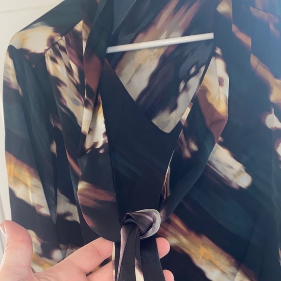 The Limited Multicolor Patterned Blouse - Picture 4 of 10